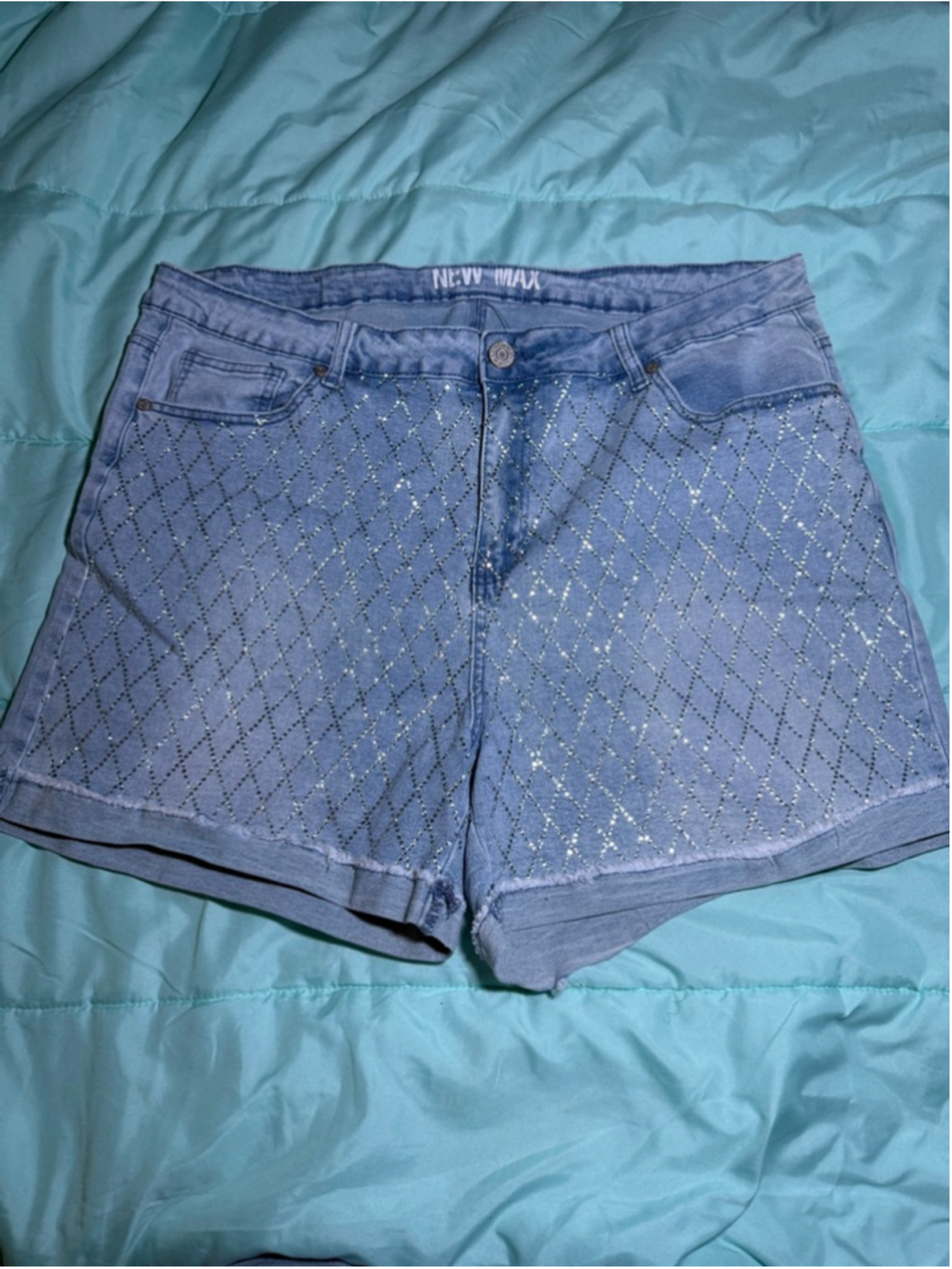 Women's NEW MAX Light Blue Silver Embellished Jean Shorts Size 22